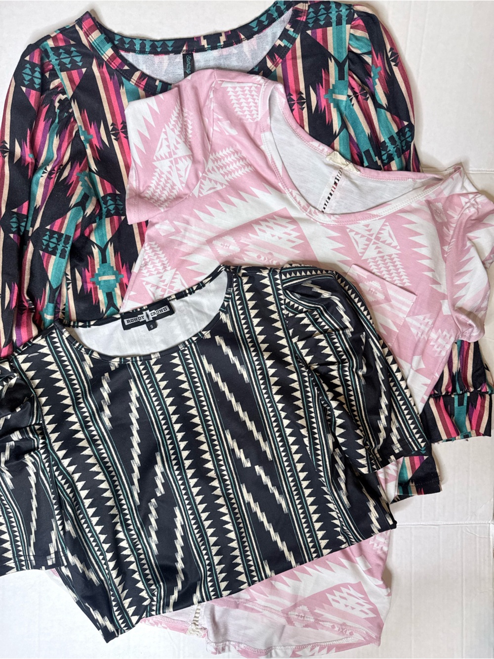 Women’s Short Sleeve Aztec Print Tee - Pink & Black